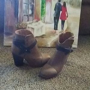 Women Miim booties size 7